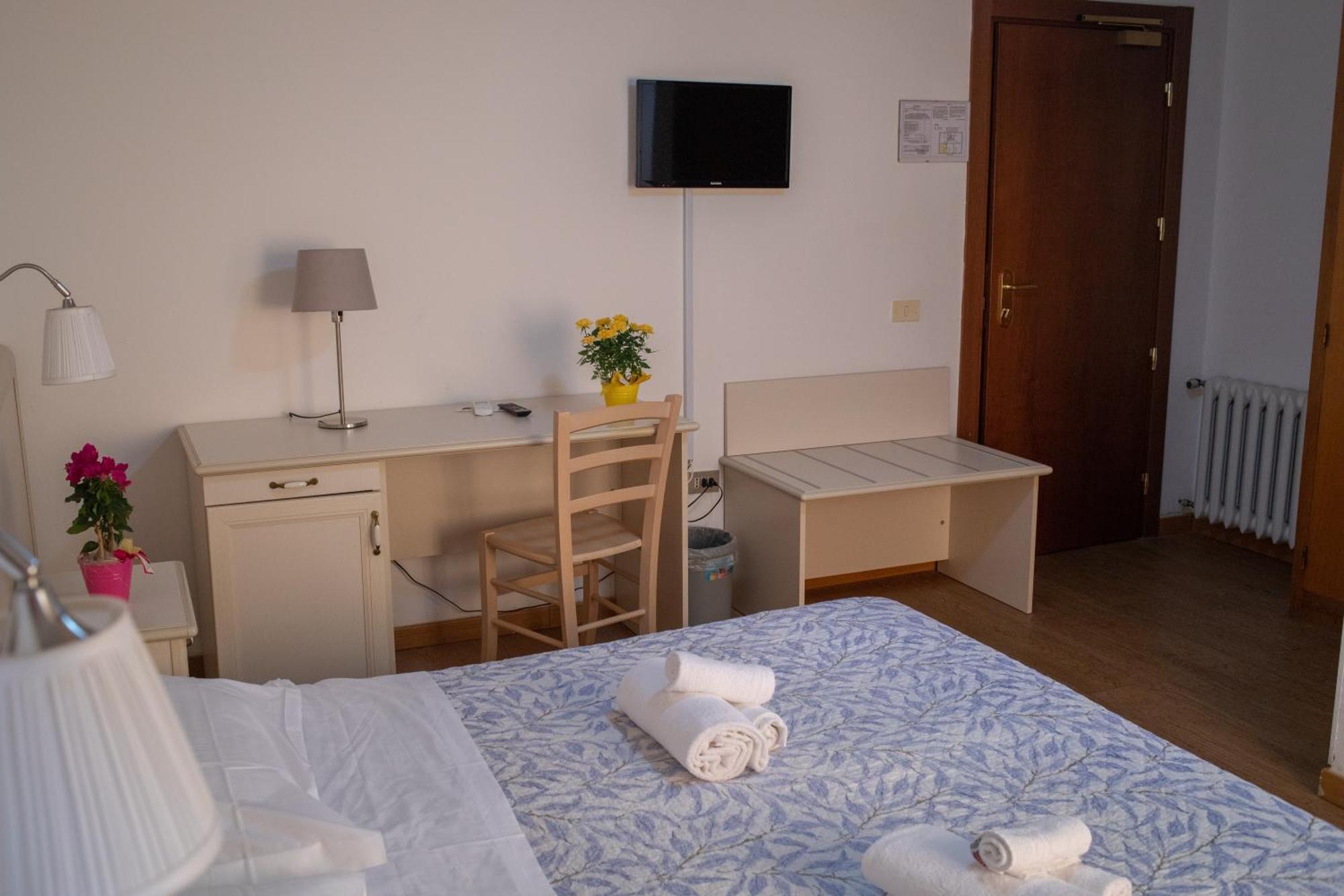 Hotel Ariston Piombino Exterior photo